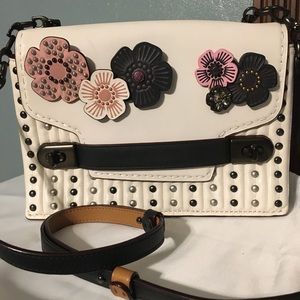 Coach Swagger Chain Crossbody Bag Chalk White Tea Rose Rivets Purse